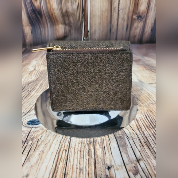 Michael Kors Jet Set Travel Bifold Wallet - Picture 2 of 8